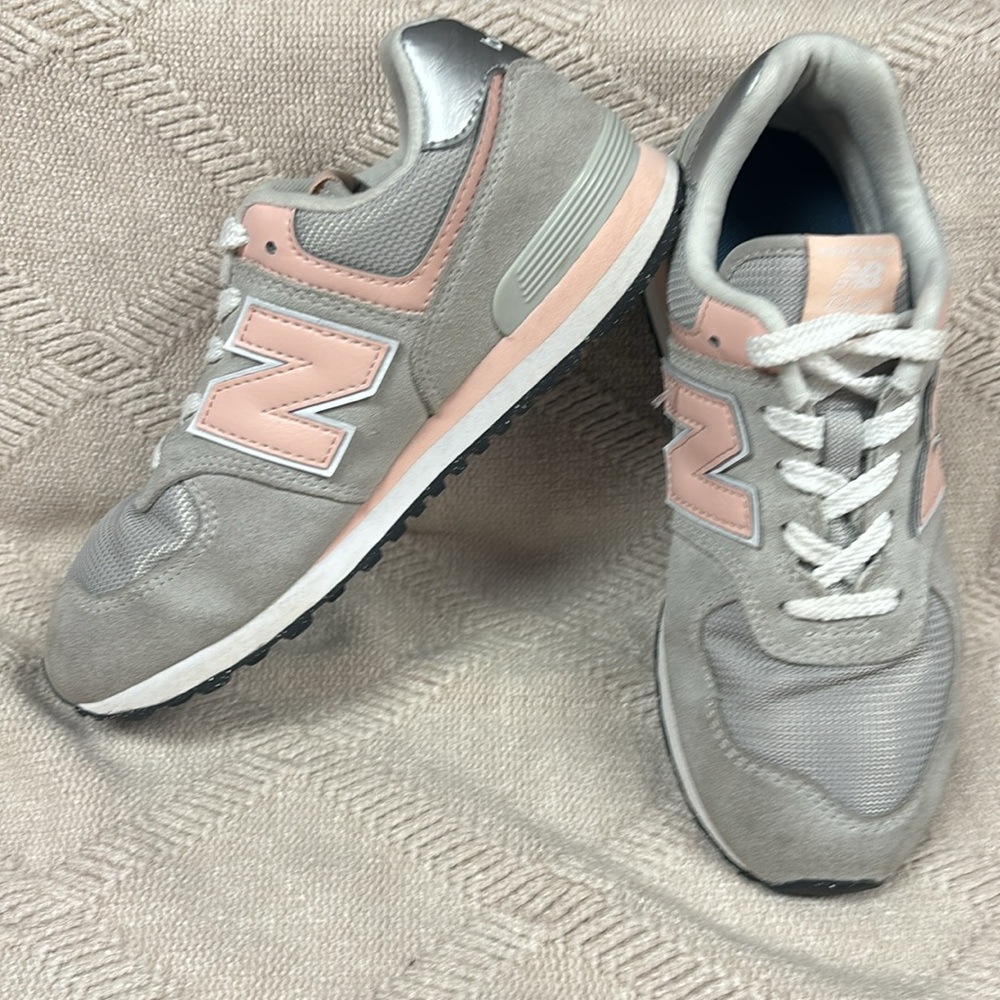 New Balance 574 Core Rain Cloud / Pink Haze size 4Y